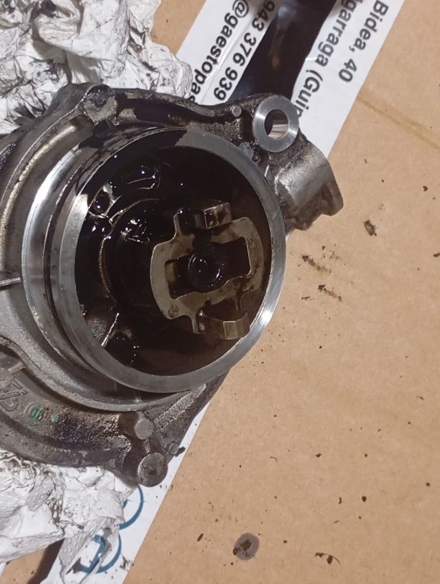 Bomba de vacío pierburg 700437012