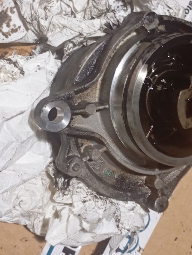 Bomba de vacío pierburg 700437012