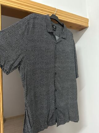 Camisa lunares hombre