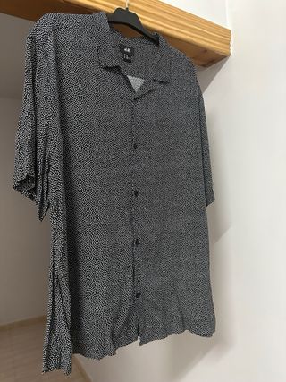 Camisa lunares hombre