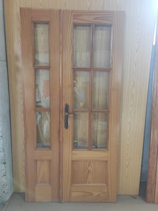 Puerta doble de madera