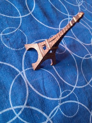 Figura metálica torre Eiffel latón