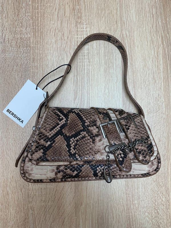 Bolso Bershka Animal Print Serpiente