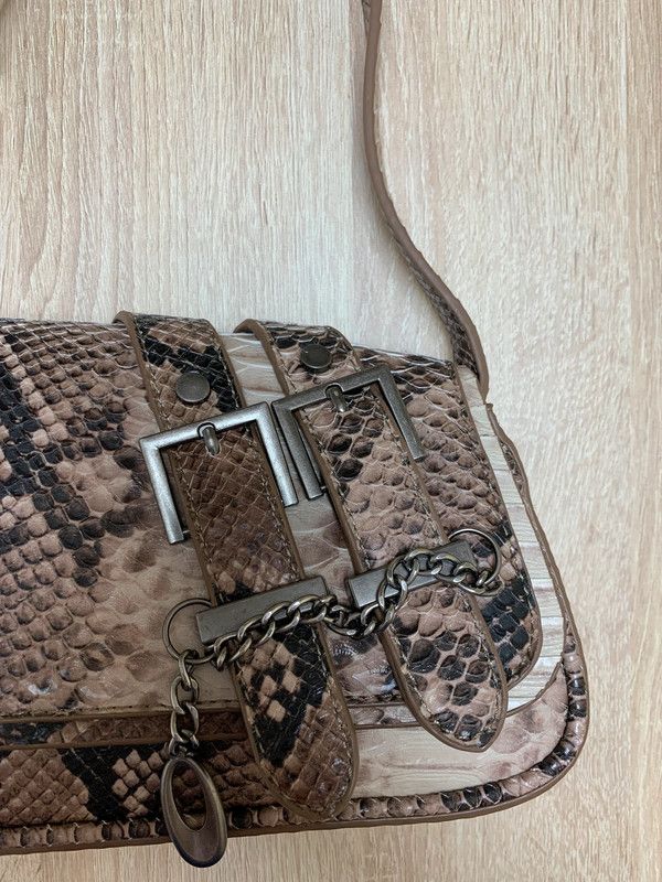Bolso Bershka Animal Print Serpiente