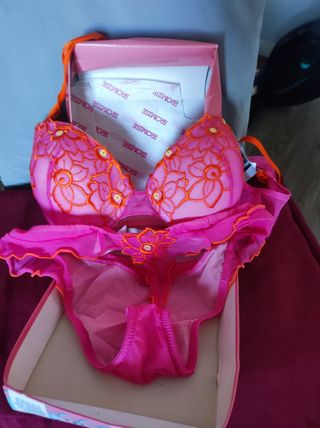 Conjunto de lencería rosa fucsia