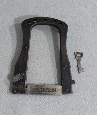 Antiguo candado D.R.G.M.