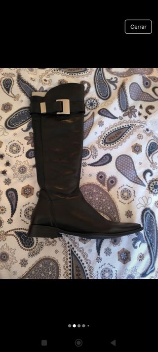 Botas negras altas planas de JB Martin
