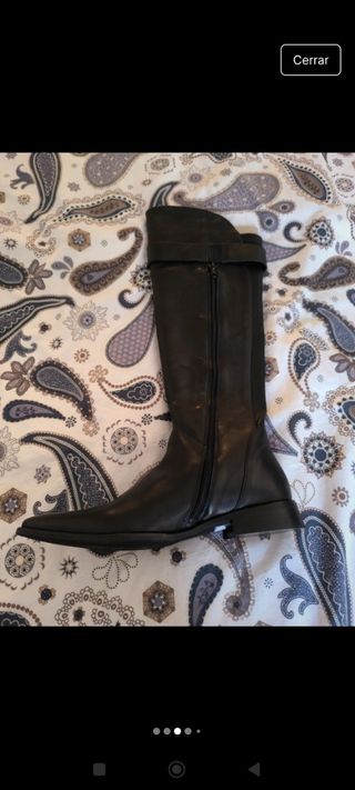 Botas negras altas planas de JB Martin