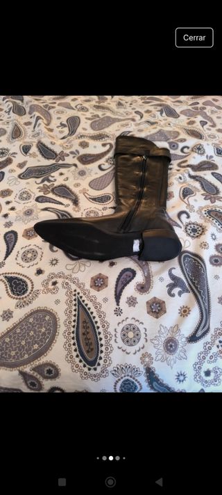 Botas negras altas planas de JB Martin