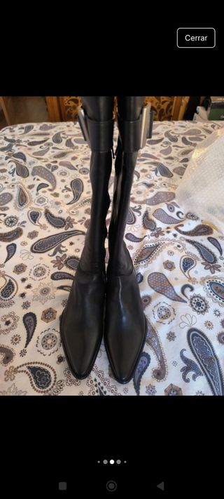 Botas negras altas planas de JB Martin