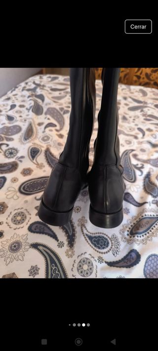 Botas negras altas planas de JB Martin