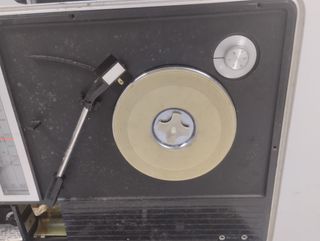 Maleta tocadiscos y radio con altavoces 