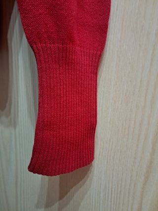 Pullover rosso scollo V