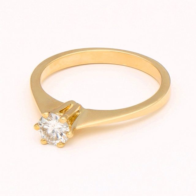 Anillo oro amarillo 18 KT diamante 0.30 natural