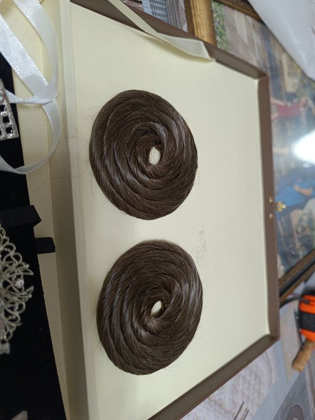 Peinetas y aderezo  y rodetesniña