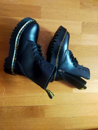 Botas similares a Dr Martens