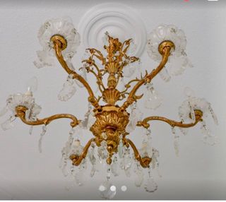 Lámpara de araña bronce super antigua.