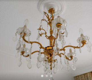 Lámpara de araña bronce super antigua.