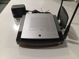 Router Linksys WRT300N