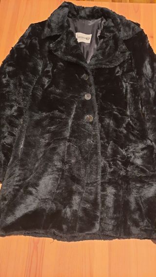 Chaquetón negro piel sintética