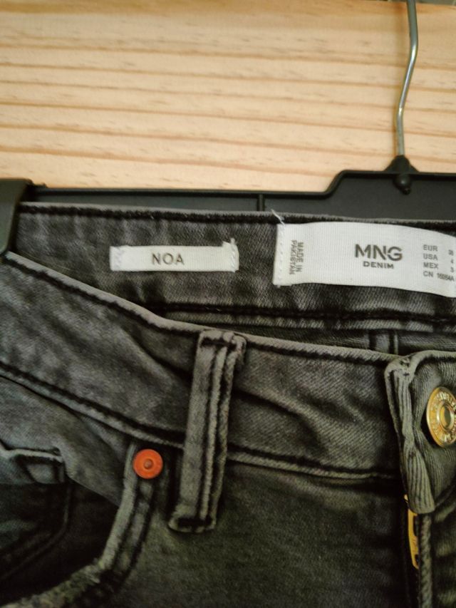 Pantalones vaqueros grises