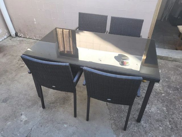 MESA Y SILLAS EXTERIOR