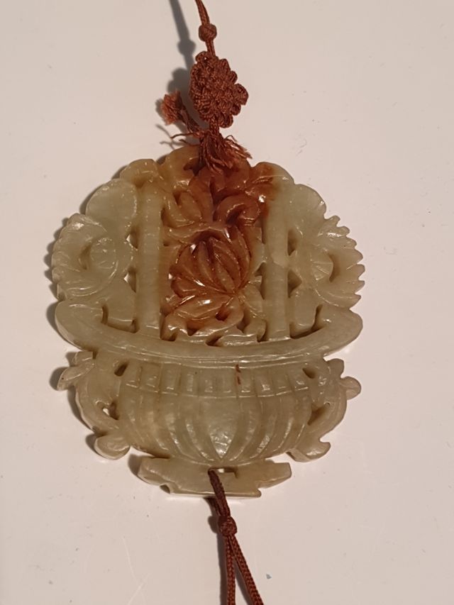 Collar floral cesta jade antiguo