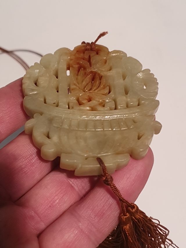 Collar floral cesta jade antiguo
