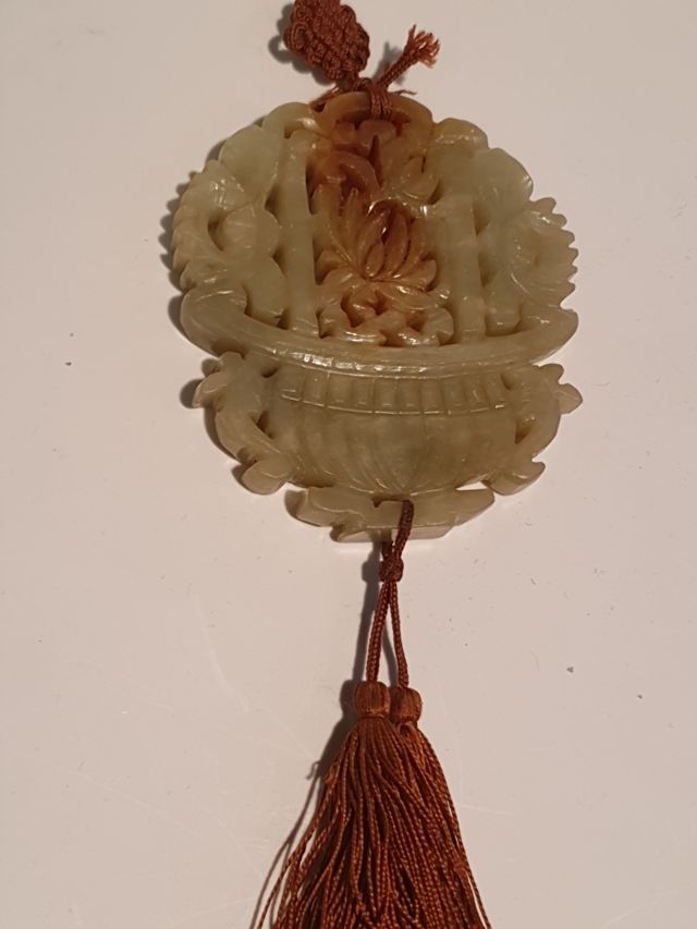 Collar floral cesta jade antiguo