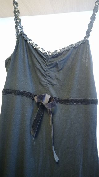Vestito elegante nero con spallina sottile