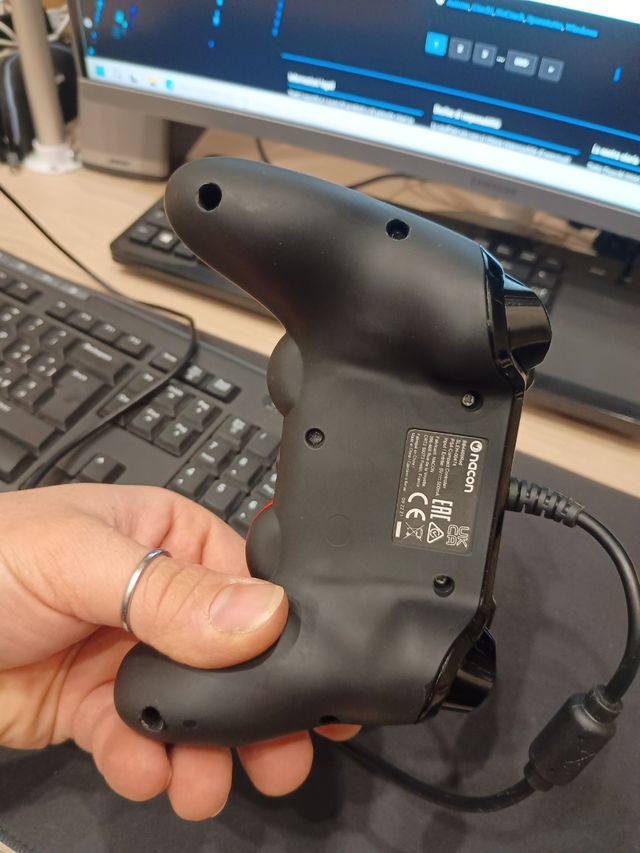Nacon PS4 joystick 