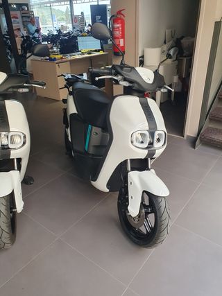 YAMAHA  NEO’s Dual Battery - ELECTRICA