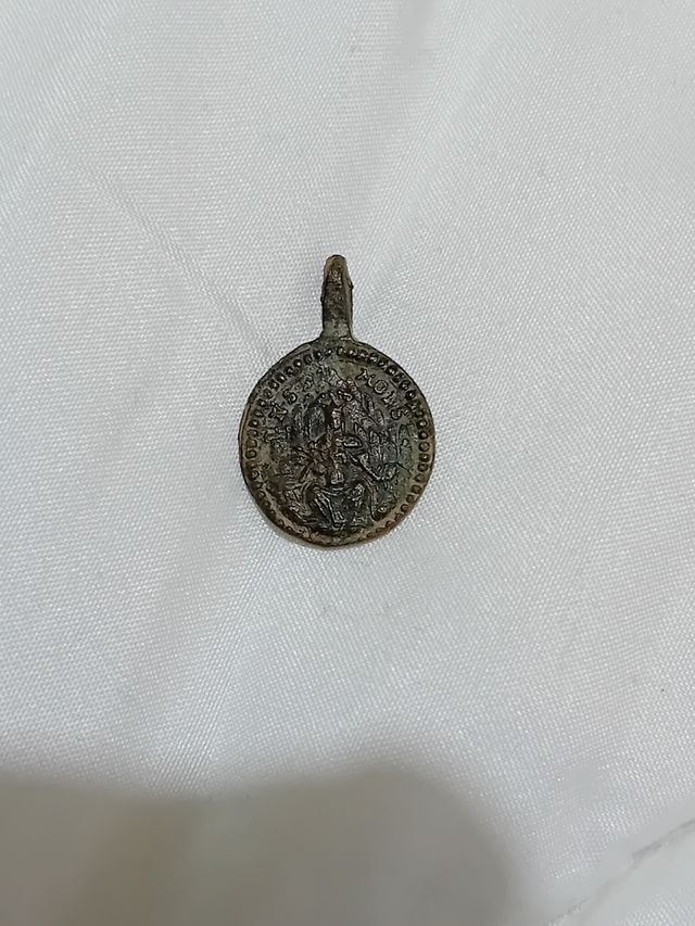 Medalla antigua San Benito y Montserrat 