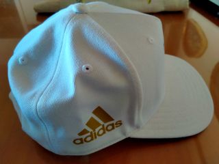 Gorra real Madrid con etiqueta 