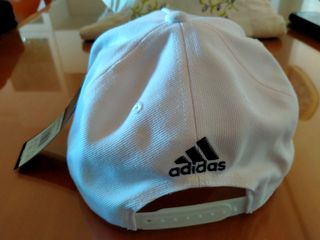 Gorra real Madrid con etiqueta 