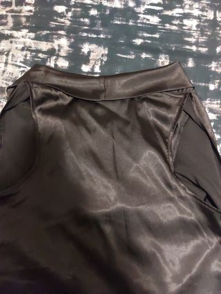 Blusa negra tela satinada escote talla L