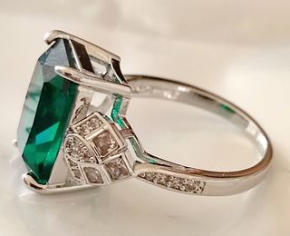 ANILLO ART CIRCONITA BRILLANTES Y ESMERALDA