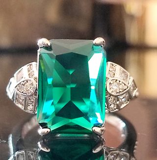 ANILLO ART CIRCONITA BRILLANTES Y ESMERALDA