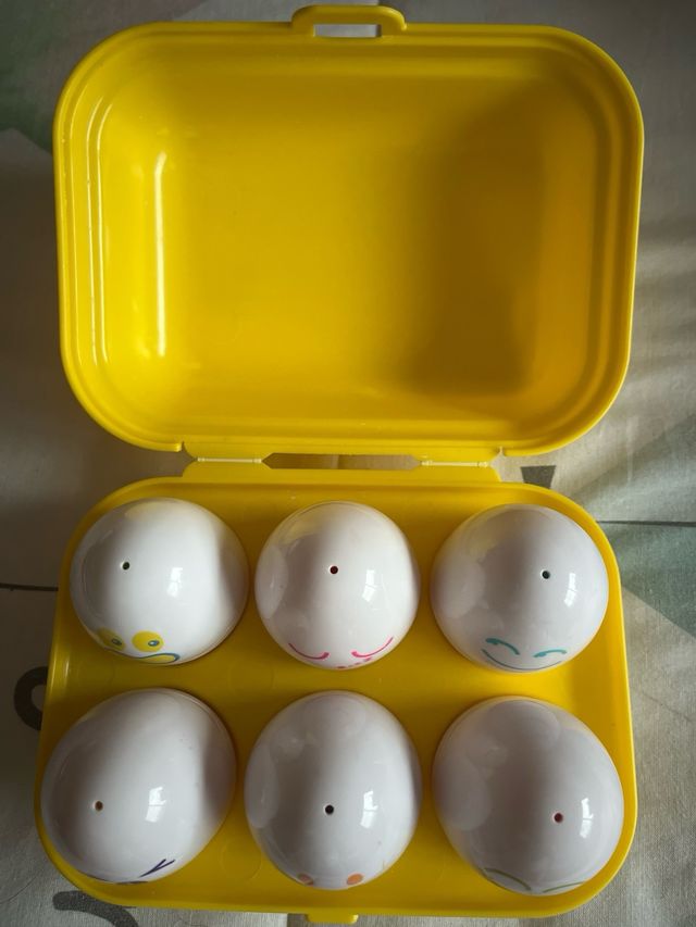 Tomy Set de huevos encajables con su caja original