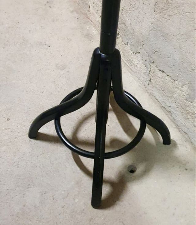 Appendiabiti in legno nero