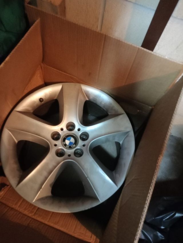 Se venden 4 llantas BMW x5 E70 19"