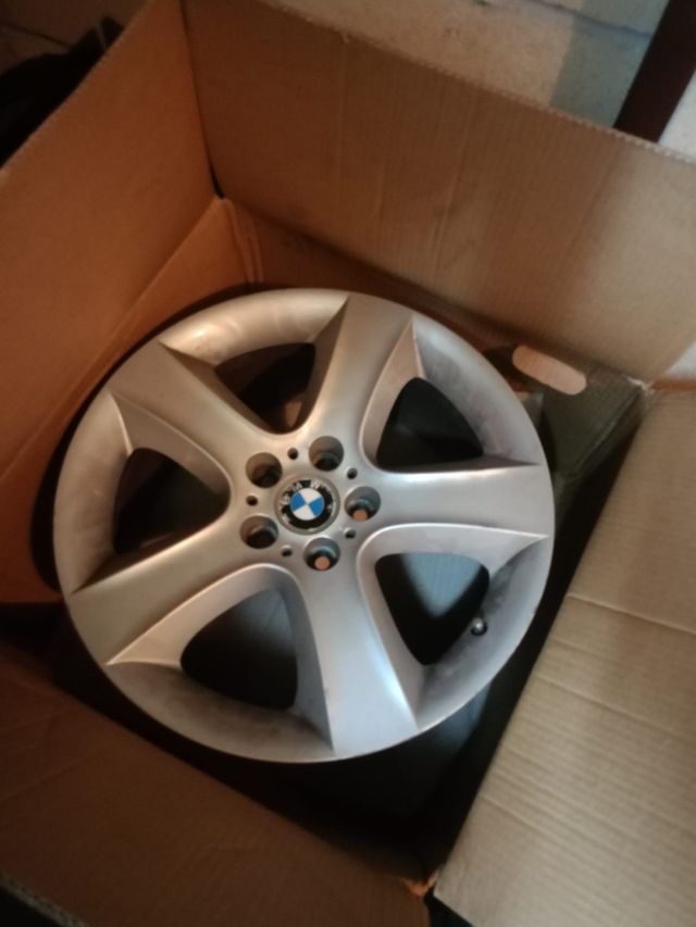 Se venden 4 llantas BMW x5 E70 19"