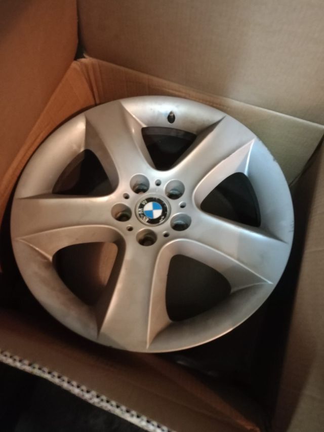 Se venden 4 llantas BMW x5 E70 19"