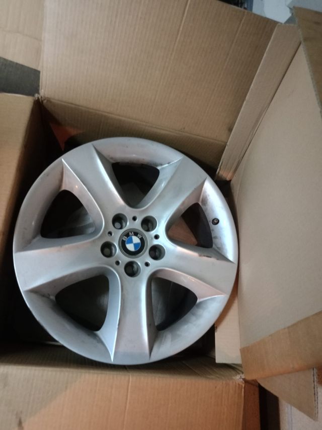 Se venden 4 llantas BMW x5 E70 19"