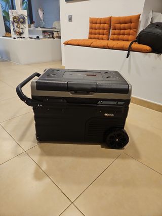 Nevera y congelador de compresor