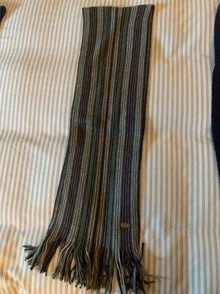 sciarpa grigio viola a righe con frange