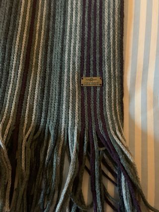 sciarpa grigio viola a righe con frange