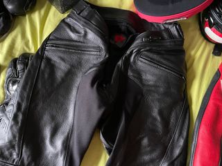 Equipo moto Dainesse cuero