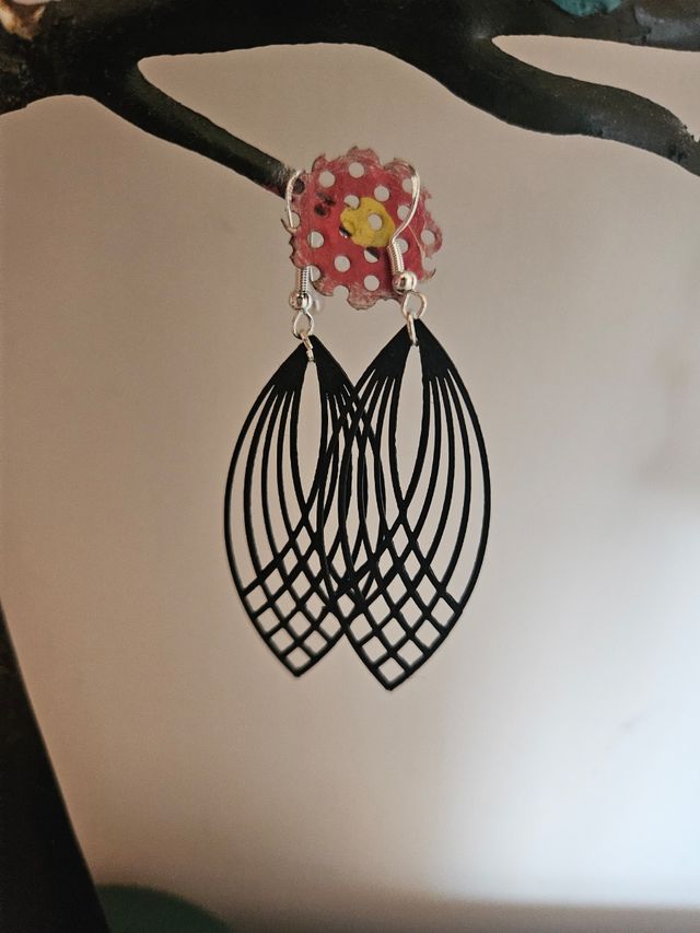 Orecchini pendenti in PLA neri eleganti