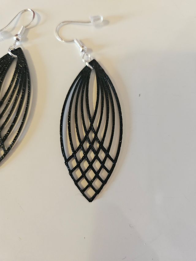 Orecchini pendenti in PLA neri eleganti